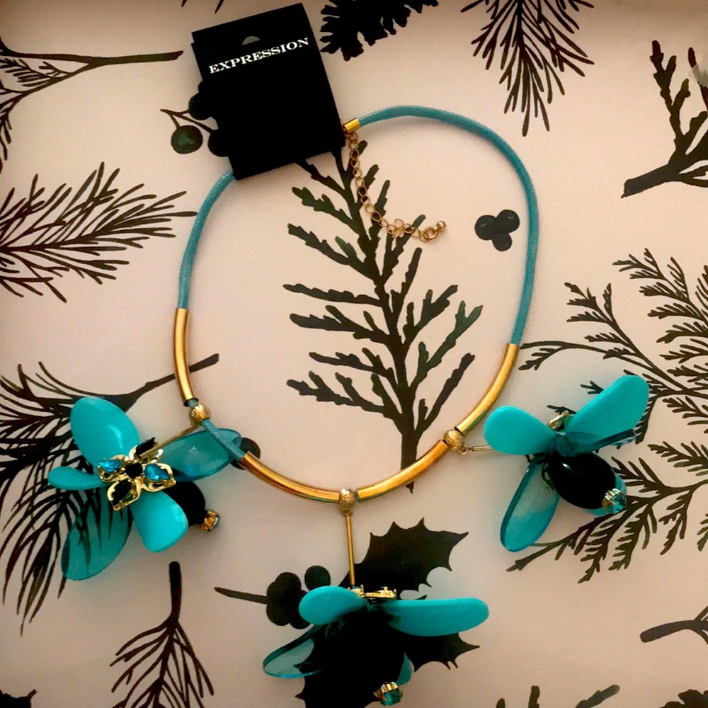 3/$20 Expression flower statement necklace new!